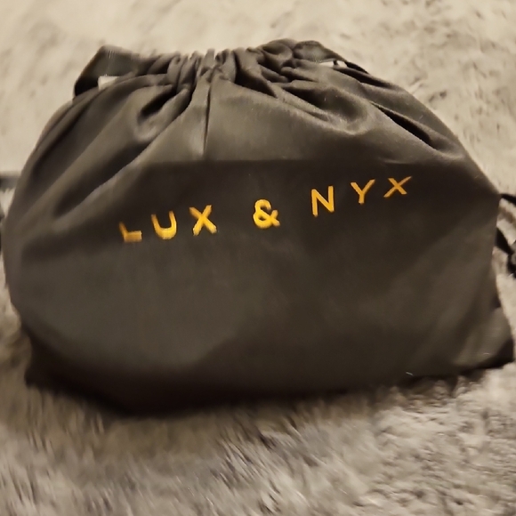 Lux & Nyx Tan Crossbody Bag - Picture 7 of 8